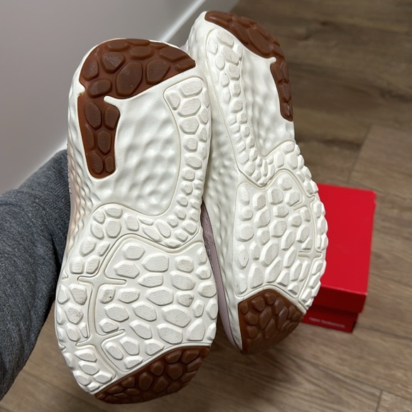 New Balance (WEVOZCN1) Runners Sz 6 - Picture 3 of 4